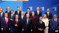 NATO ölkələrinin dövlət və hökumət başçılarının Haaqa sammiti.