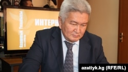 Кыргызстандын мурдагы вице-президент, мурдагы өкмөт башчысы, “Ар-Намыс” партиясынын лидери, депутат Феликс Кулов окурмандарыбыз менен 2011-жылдын 9-мартында саат 16:00дан 17:15ке чейин “Интернет эрөөл” түз жыйынында баарлашты.
