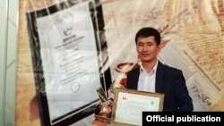 Уланбек Эгизбаев "Алтын калем" сыйлыгын алган ирмем. 22-июнь, 2018-жыл.
