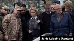 بازدید رئیس کمیسیون اروپا و مسئول سیاست خارجی اتحادیه اروپا از بوچا همزمان با حملات روسیه به حومه کی‌یف