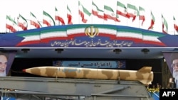 رژه نیروهای نظامی ایران در روز ارتش در تهران.