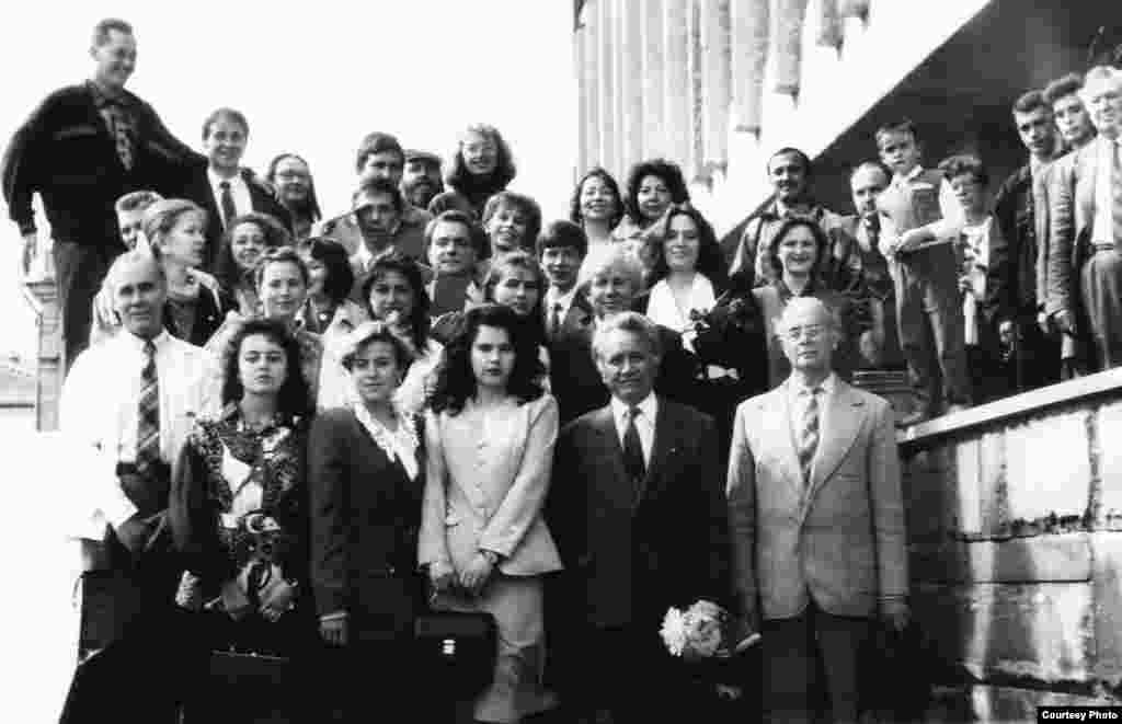 Журналистика факультеты студентлары. 1990нчы еллар