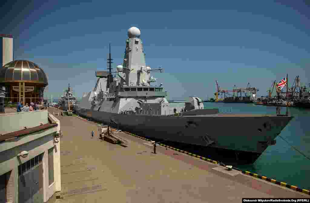 Ескадрений міноносець Duncan (type 45 destroyer) — тип сучасних есмінців з керованою ракетною зброєю. Був спущений на воду в 2010 році