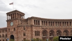 Հայաստանի կառավարության շենքը, արխիվ