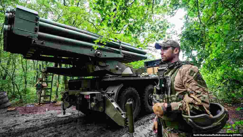 «Буревій» розміщено на шасі Т815-7Т3RC1 8×8 виробництва компанії Tatra. Максимальна швидкість по шосе становить понад 100 км/год