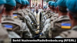 Обов’язковою вимогою, щоб стати військовим капеланом, є наявність вищої богословської освіти