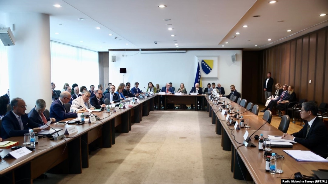 Sastanak ambasadora PIC-a sa predstavnicima stranaka "Trojke", HDZ-a i opozicionih stranaka iz RS-a, Sarajevo, 3. juna 2025. 
