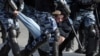 Задержанных 26 марта заставляют подписывать измененные протоколы