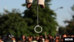  اعدام در ملا عام در ایران (عکس از آرشیو)