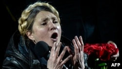 Iulia Timoșenko adresîndu-se mulțimii din Piața Independenței