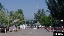 Кыргыз-өзбек чек арасы. Ош, 27-май, 2009-жыл.