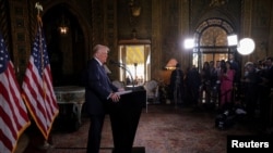 Дональд Трамп падчас брыфінгу