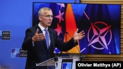 «НАТО не рекомендувало і не постачало ці види зброї. Ми постачаємо артилерію та інші види озброєнь, але не касетні бомби»