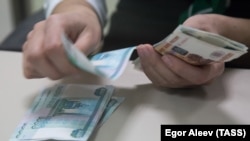 Напередодні США повідомили, що не продовжуватимуть термін дії ліцензії, що дозволяє Росії робити виплати з обслуговування частини державного боргу