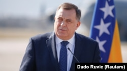 Dodik se usprotivio i obraćanju Svena Alkalaja, ambasadora i stalnog predstavnika pri UN-u, koji je uprkos tome, 8. juna govorio pred Vijećem sigurnosti UN-a.