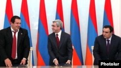 Лидеры трех армянских партий при подписании нового коалиционного соглашения 17 февраля 2011 года.