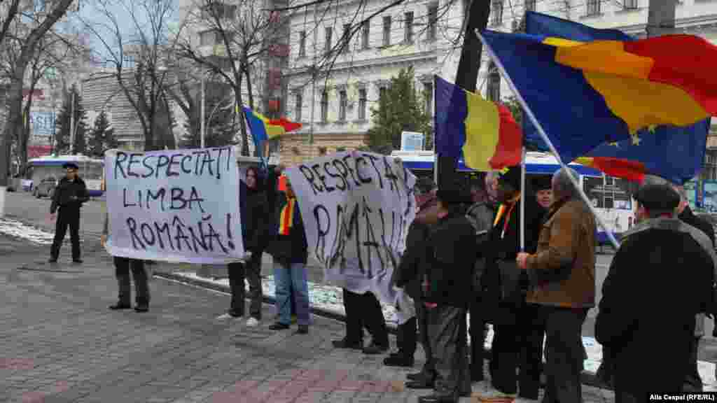 În faţa sediului Ambasadei Ungariei