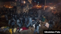 Після розгону «Беркутом» студентів на Майдані у Києві, 30 листопада 2013 року