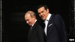 Володимир Путін (Л) і Алексіс Ципрас