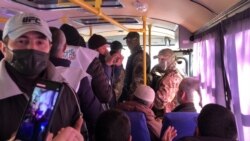 Tutulğanlar quvetçilerniñ avtobusında, 2021 senesi oktâbrniñ 29-ı