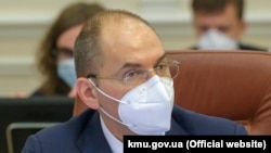 «Зважаючи на сьогоднішній антирекорд із захворюваності, вважаю, що говорити про вихід із карантину недоцільно», – сказав міністр