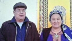 Myrat Duşemow we ejesi Täzegül Mämmedowa. Adam hukuklaryny goraýjy halkara guramalary tussaglykdaky Duşemowyň yzarlanmagyny syýasy matlaply hasap edýärler. 