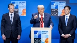 Доналд Трамп ҳамроҳи вазирони дифо ва умури хориҷии Амрико дар Ҳолланд.
