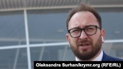 За словами Миколи Полозова, таким чином суд задовольнив клопотання прокурорки