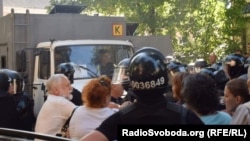 До СІЗО 9 серпня прийшли прихильники і родичі «торнадівців», між ними і силовиками виникли сутички