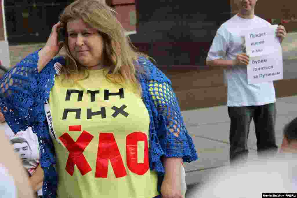 Гражданская активистка протестует против Путина и поддерживает киевский майдан. 