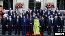 Удзельнікі саміту NATO у Гаазе.