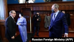 Главы МИД Армении и России - Ара Айвазян (слева) и Сергей Лавров в Москве, 7 декабря 2020 г․