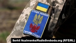 Про особу українського військового, обставини його полону і те, де саме зняте відео, – наразі невідомо