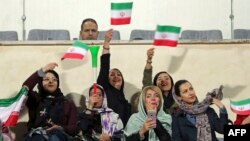فدراسیون جهانی فوتبال، فیفا، تا نهم شهریور به ایران مهلت داده که موضوع ورود زنان به ورزشگاه‌ها را حل کند.