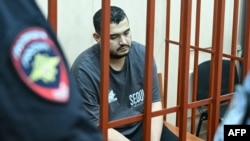
Окрім тероризму, Курбанова звинувачують у вбивстві і незаконному зберіганні зброї та боєприпасів.