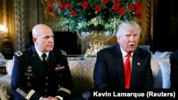 Герберт Макмастер (Л) і Дональд Трамп