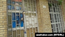 Ýapyk hususy dükan. Arhiwden alnan surat.
