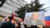 По мнению Александра Караваева, Путин хотел бы застолбить возможность оставить Украину в российской экономической и политической орбите. Если не целиком, то хотя бы какую-то ее часть
