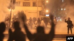  درگیری میان معترضان در میدان التحریر قاهره شامگاه شنبه.