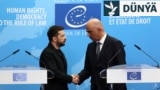 Ukrainanyň prezidenti Wolodymyr Zelenski (çepde) we Ýewropa Geňeşiniň baş sekretary Alen Berset
