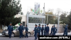 Türkmenistan. Polisiýa ofiserleri. Arhiw suraty