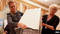 Бішкектегі дауыс санау процесі. 4 қазан 2015 жыл.