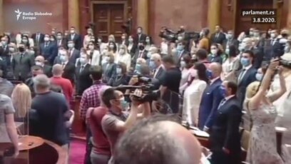 Uz manji protest Srbija dobila parlament